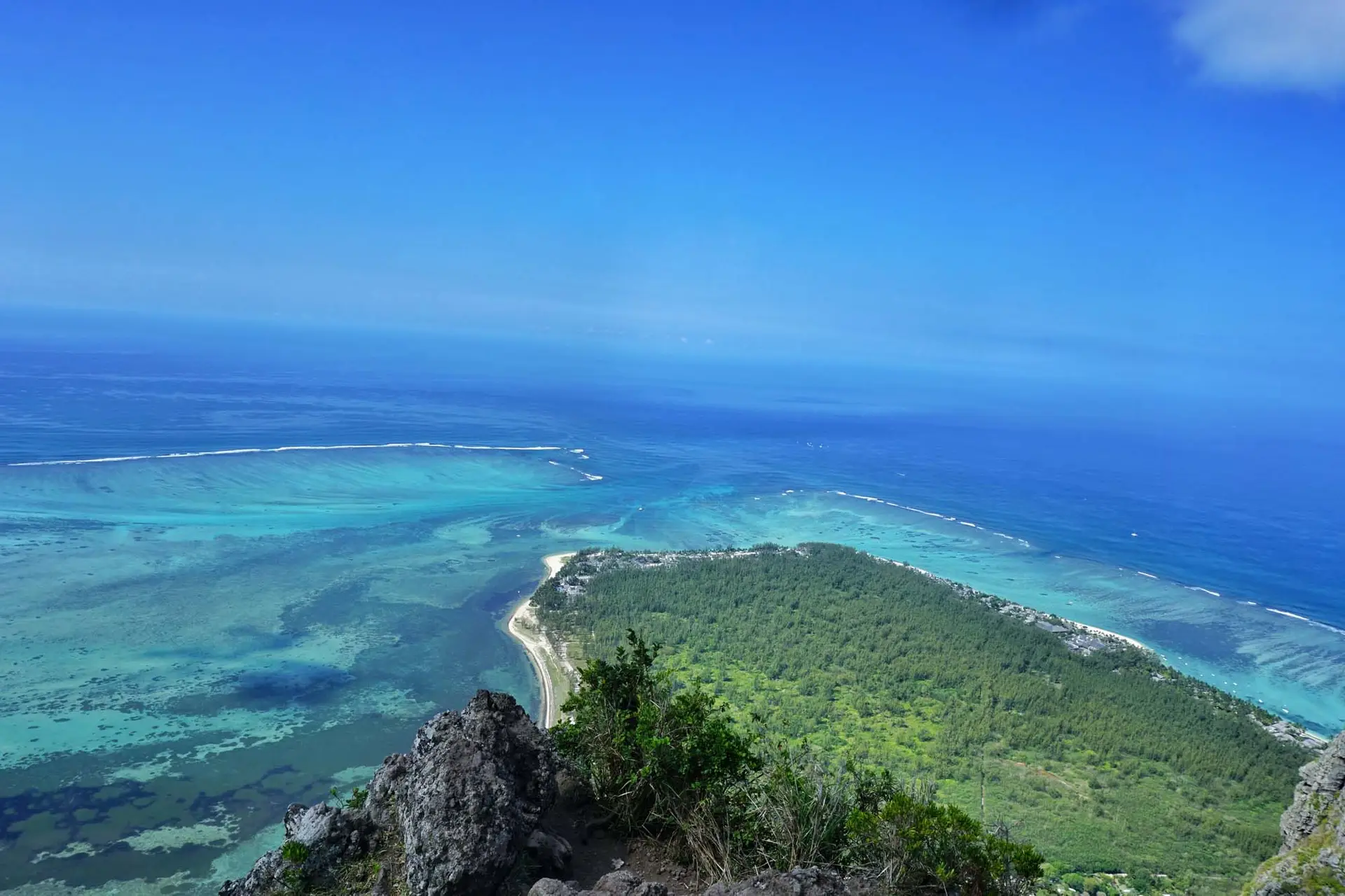 hiking le morne